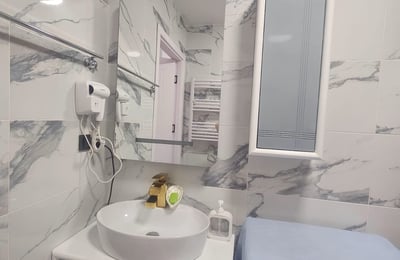 Location appartement confortable meublé avec rénovation moderne, 65 m², Batumi, Géorgie