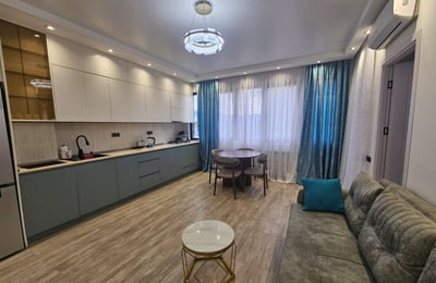 Location appartement confortable meublé avec rénovation moderne, 65 m², Batumi, Géorgie