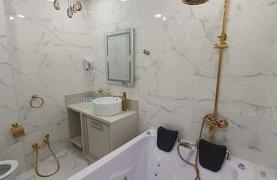 Alquiler de apartamento amplio, cómodo, 130 m², Batumi, Georgia