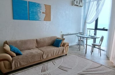 Alquiler de apartamento acogedor, amueblado con vista al mar, 50 m², Batumi, Georgia