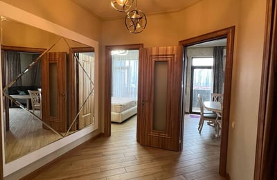 Alquiler de apartamento luminoso, amplio, 104 m², Batumi, Georgia