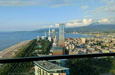 Аренда меблированной квартиры с видом на море и горы, 50 м², Батуми, Грузия