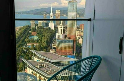 Аренда меблированной квартиры с видом на море и горы, 50 м², Батуми, Грузия