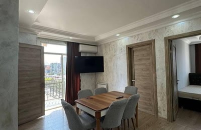 Alquiler de amplio y cómodo apartamento, 82 m², Batumi, Georgia