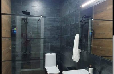 Alquiler de luminoso y amplio apartamento, 90 m², Batumi, Georgia