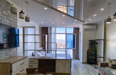 Location d'un studio ensoleillé et spacieux avec vue sur la montagne, 43 m², Batoumi, Géorgie