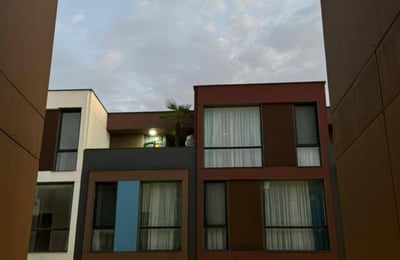 Alquiler de una villa moderna y espaciosa en Polo Villas, Batumi, Georgia