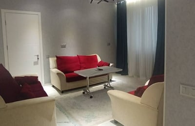 Helle und komfortable 83 m² Wohnung zu vermieten, Batumi, Georgien