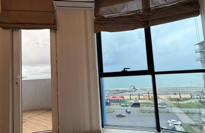 Alquiler de apartamento amueblado de 50 m² con hermosas vistas, Batumi, Georgia
