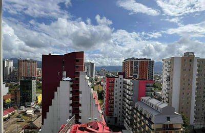 Аренда просторной, меблированной квартиры с двумя светлыми спальнями, 85 м², Батуми, Грузия