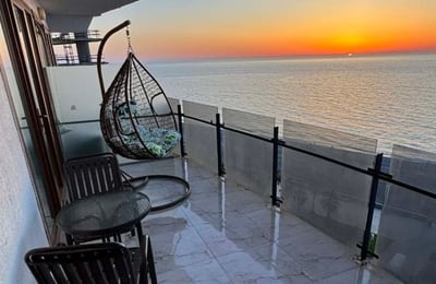 Cozy furnished apartment for rent with direct sea view, 45 m², Batumi, Georgia