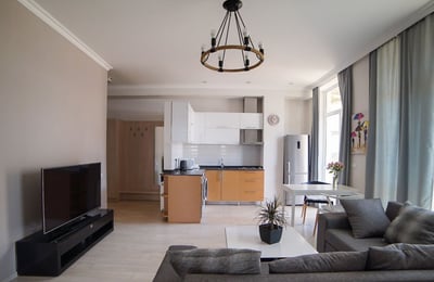 Location d'un appartement cosy et spacieux avec balcon, 90 m², Batoumi, Géorgie