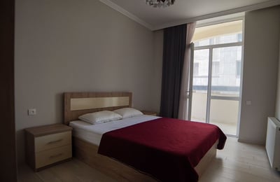 Location d'un appartement cosy et spacieux avec balcon, 90 m², Batoumi, Géorgie