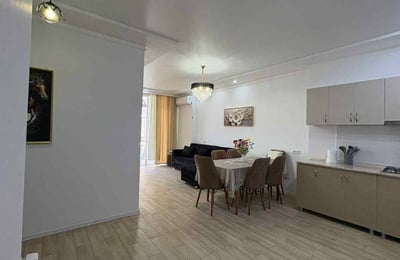 Location d'un appartement lumineux et spacieux, 72 m², Batoumi, Géorgie