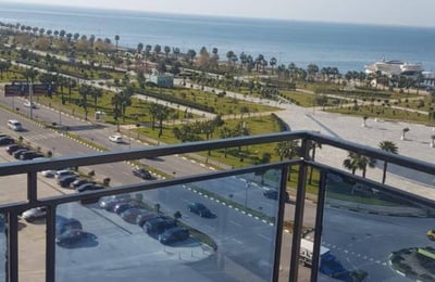 Аренда просторной, красивой квартиры с видом на море, 50 м², Батуми, Грузия