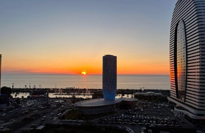 Location d'un appartement lumineux avec vue sur la mer, 48 m², Batumi, Géorgie
