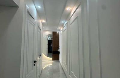 Alquiler de apartamento luminoso y espacioso de tres dormitorios, 96 m², Batumi, Georgia