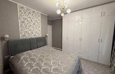 Vermietung einer hellen, möblierten Wohnung, 78 m², Altstadt, Batumi, Georgien