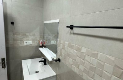 Vermietung einer komfortablen, möblierten Wohnung, 60 m², Black Sea Tower, Batumi, Georgien