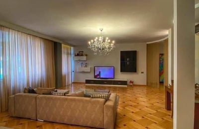 Spacious Apartment 130m² for Rent Near the Park, Batumi, Georgia