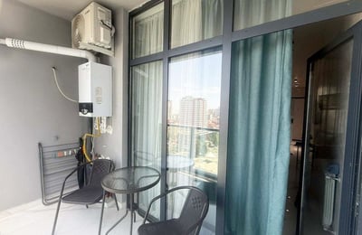 Modernes Studio 32m² mit großem Balkon zur Miete, Batumi, Georgien