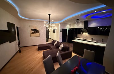 Location d’un appartement moderne et meublé avec parking, 120 m², Vake-Saburtalo, Tbilissi, Géorgie