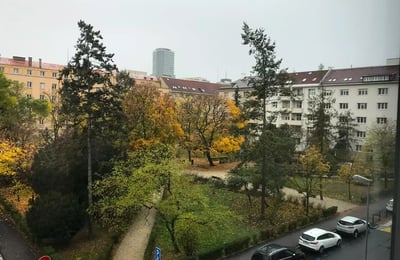 Alquiler a largo plazo de un apartamento de 2 habitaciones, 56 m², en Staré Mesto, Bratislava, Eslovaquia