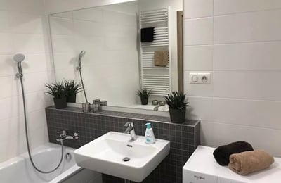 Alquiler a largo plazo de un apartamento de 2 habitaciones, 56 m², en Staré Mesto, Bratislava, Eslovaquia