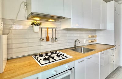 Estudio moderno con balcón en alquiler, Bucarest, Rumanía