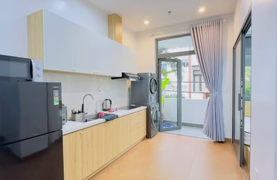 Аренда современной, полностью меблированной студии с балконом, район Нгу Хань Сон, Дананг, Вьетнам