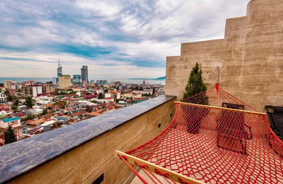 Vermietung einer gemütlichen, komfortablen Wohnung mit Terrasse, Batumi, Georgien