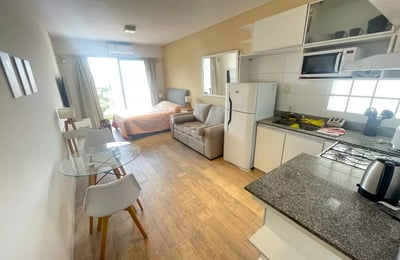 Studio Apartment with Balcony, Top Floor, Colegiales