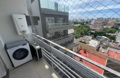 Studio Apartment with Balcony, Top Floor, Colegiales