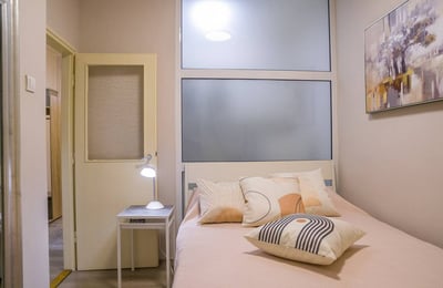 Bright Apartment 43m² for Rent in City Center, Belgrade, Serbia