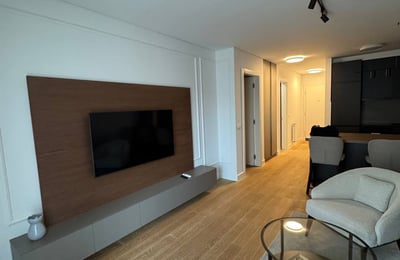 Apartamento moderno 62m² en alquiler en complejo Kennedy Residence, Nuevo Belgrado, Serbia
