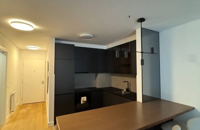 Apartamento moderno 62m² en alquiler en complejo Kennedy Residence, Nuevo Belgrado, Serbia