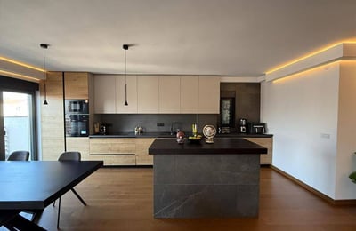 Geräumige Zweietagenwohnung 150m² zur Miete, Voždovac, Belgrad, Serbien