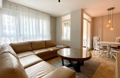 Apartamento espacioso 70m² en alquiler, Nuevo Belgrado, Serbia