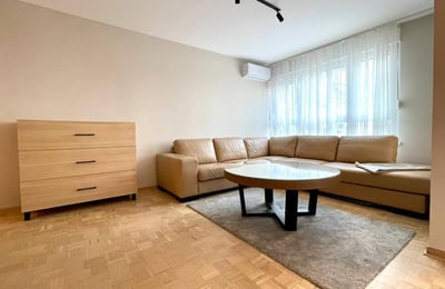 Apartamento espacioso 70m² en alquiler, Nuevo Belgrado, Serbia