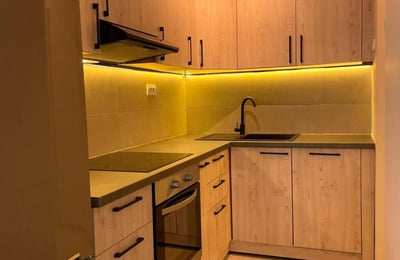 Apartamento espacioso 70m² en alquiler, Nuevo Belgrado, Serbia