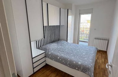 Alquiler de apartamento moderno 52m² en el complejo Green Residence, Belgrado, Serbia