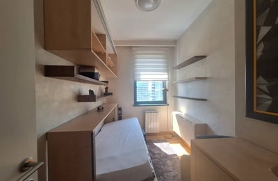 Luminoso apartamento de cuatro habitaciones de 88 m² en BW Parkview, Belgrado, Serbia