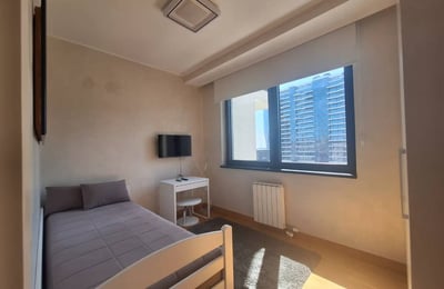 Luminoso apartamento de cuatro habitaciones de 88 m² en BW Parkview, Belgrado, Serbia
