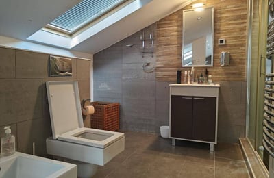 Acogedor apartamento de dos plantas de 91 m² en alquiler en Nuevo Belgrado, Serbia
