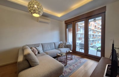Alquiler de apartamento elegante de 51 m² en el complejo premium A Blok, Belgrado