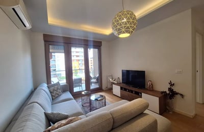 Alquiler de apartamento elegante de 51 m² en el complejo premium A Blok, Belgrado