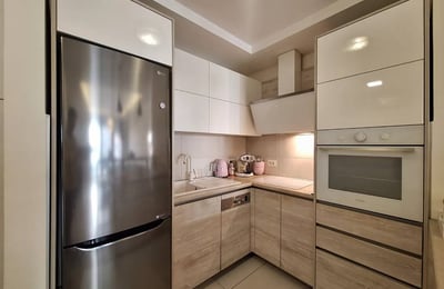 Alquiler de apartamento elegante de 51 m² en el complejo premium A Blok, Belgrado