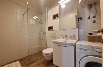 Alquiler de apartamento elegante de 51 m² en el complejo premium A Blok, Belgrado