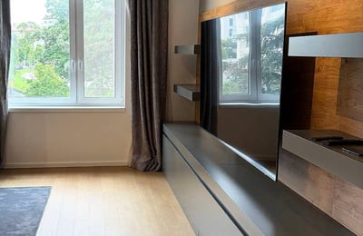 Аренда стильной квартиры 87 м² в центре Врачара с видом на Храм, Белград