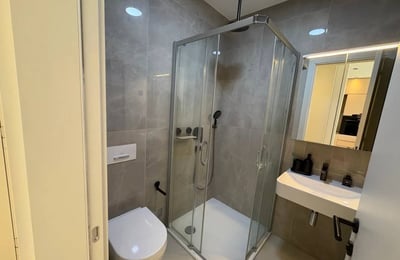 Аренда светлой квартиры 69 м² с паркоместом в премиальном ЖК «Новый Дорчол», Белград, Сербия